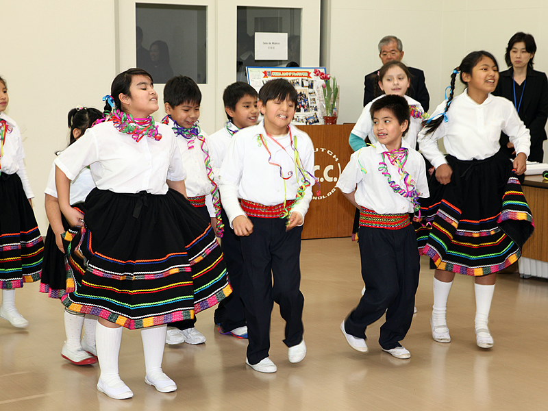 http://www.mundodealegria.org/peru/images/dance2.jpg